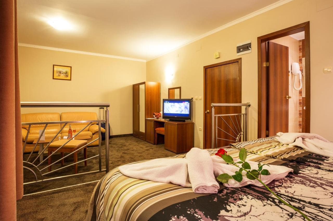 Family Hotel Romantika 벨린그래드 외부 사진