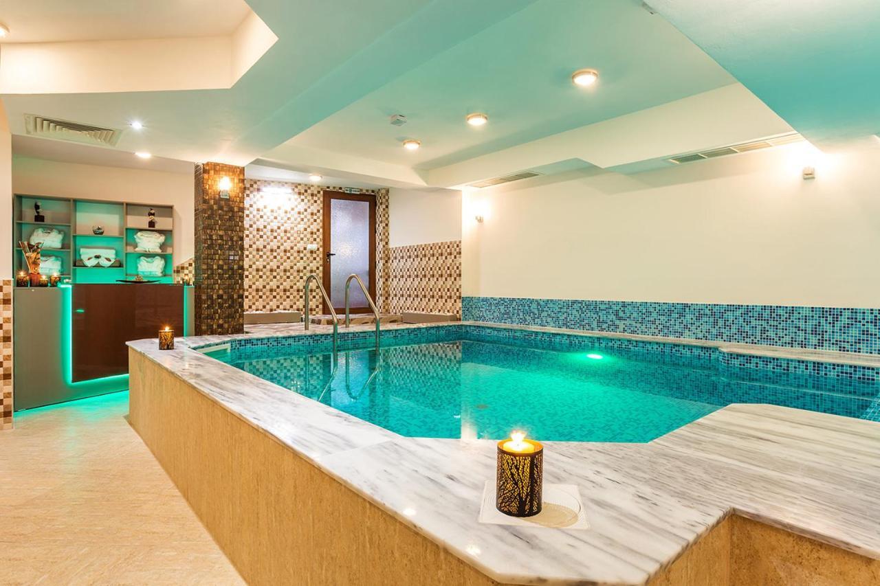 Family Hotel Romantika 벨린그래드 외부 사진